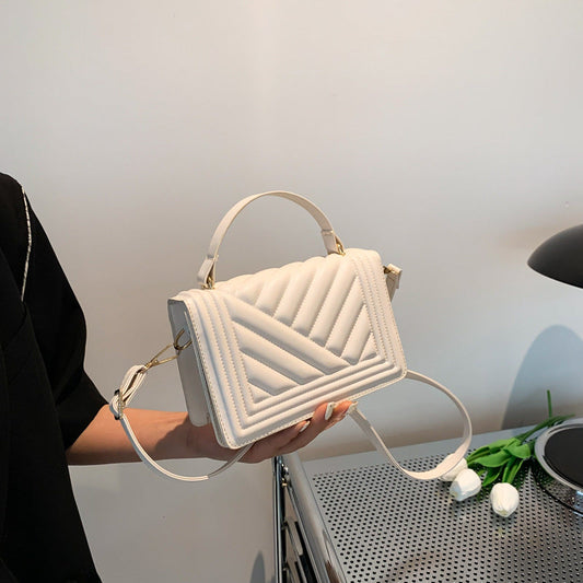 Dazzling Bags For Women Chain Crossbody Bags In Pu Leather Female Fashionable Shoulder Bag Ladies Handbags Simple Messenger Bag Casual Indentation Western Style Portable Women