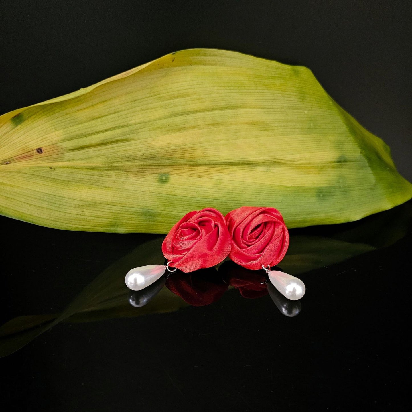 DST Red Rose White Pearl Teardrop Stud Earrings