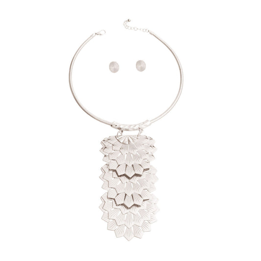 Silver Metal Art Deco Drop Collar