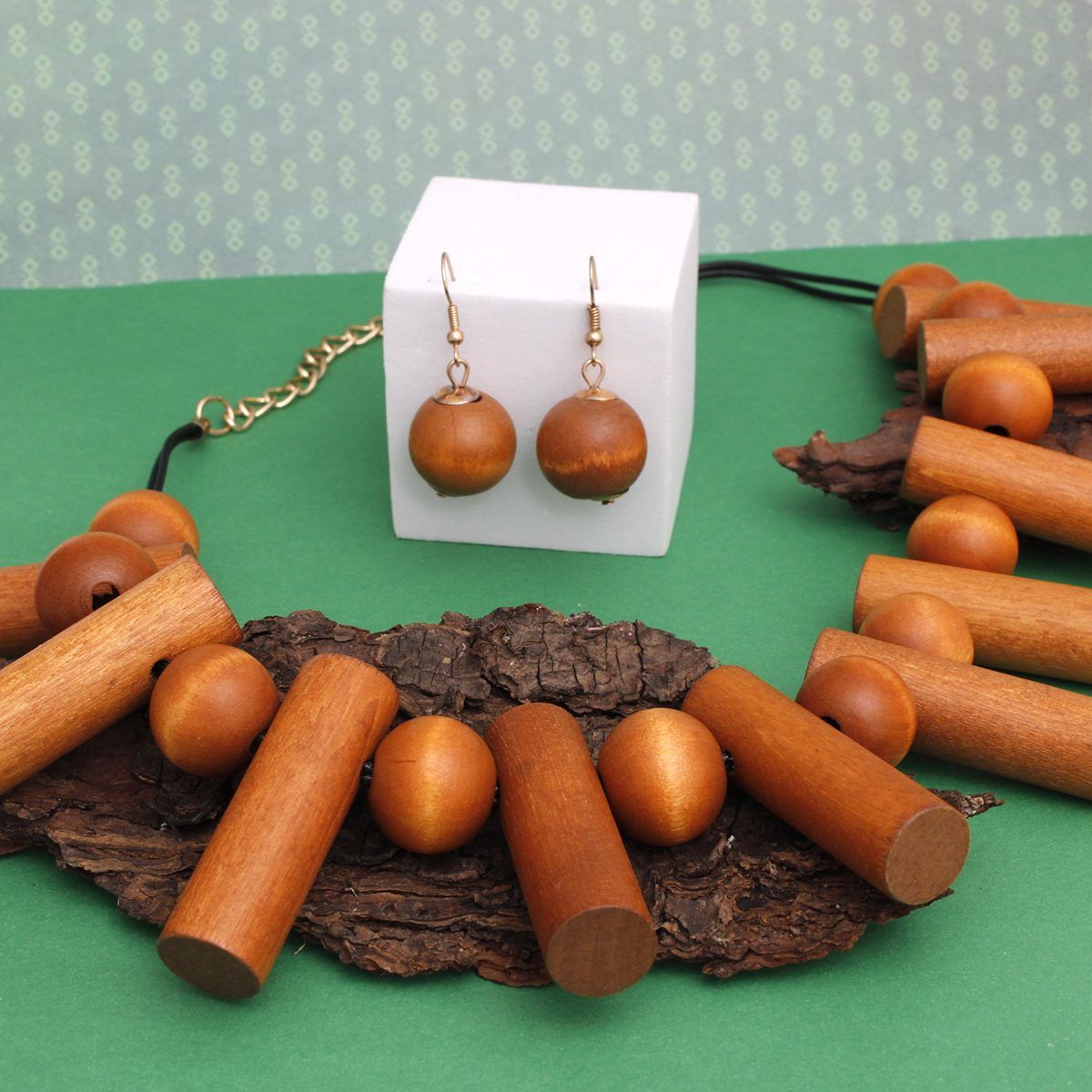 Collar Brown Wood Balanced Asymmetry Necklace