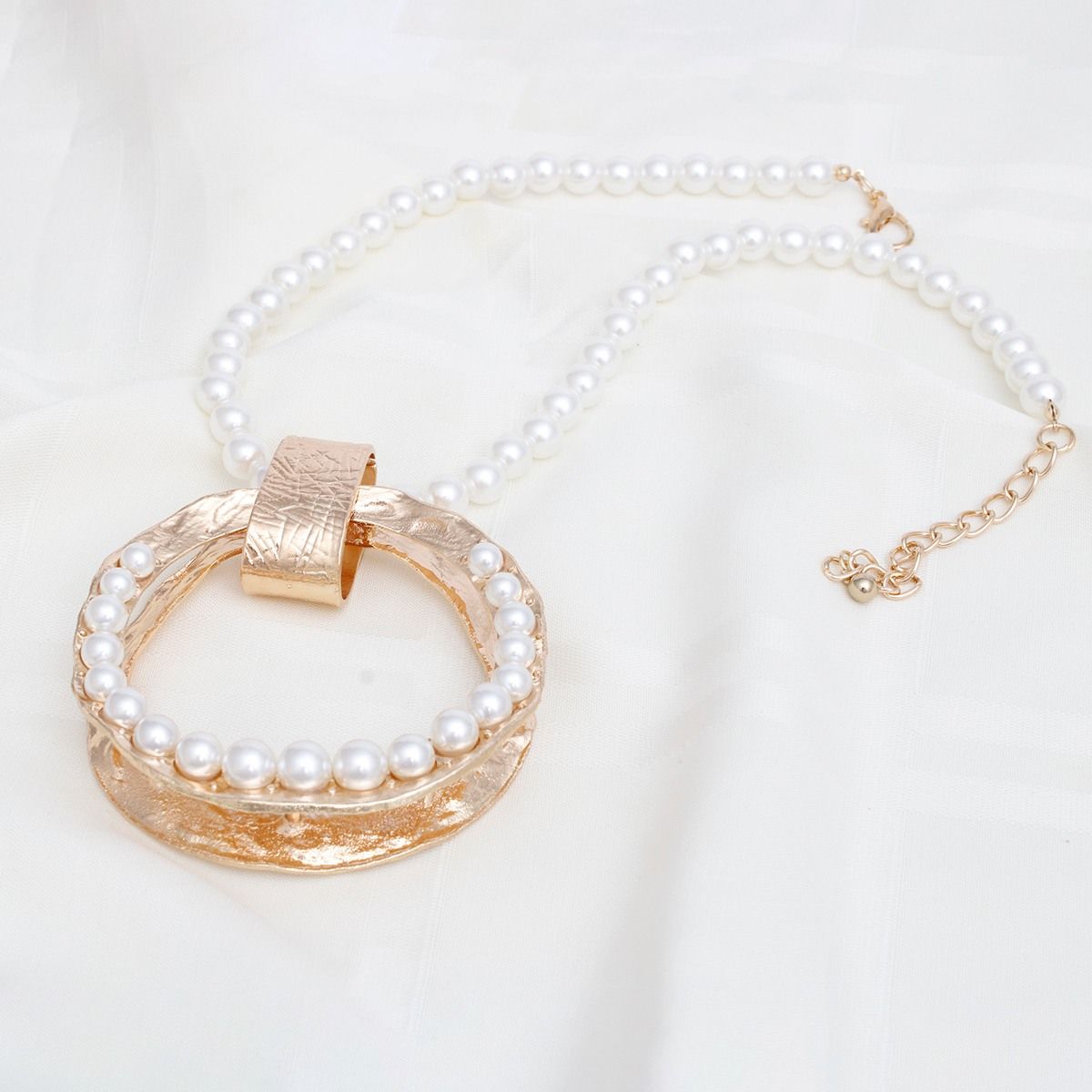 Pendant Sculpted Gold Ring Cream Pearl Necklace