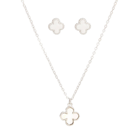 Pendant Vintage White Quatrefoil Silver Necklace