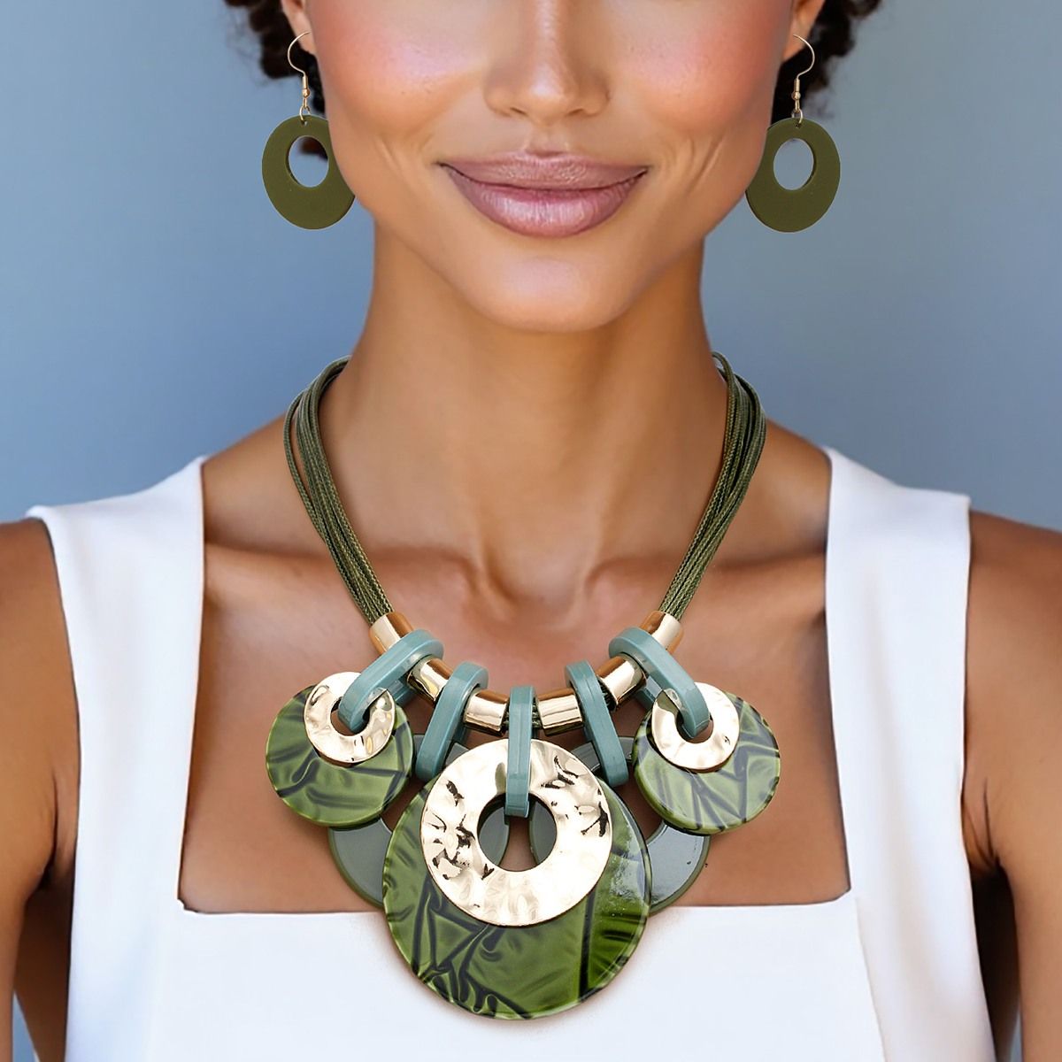 Collar Green with Gold Cord and Disc Necklace Set
