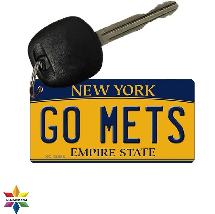 Keychain with New York license plate-style tag reading 'GO METS' on a white background