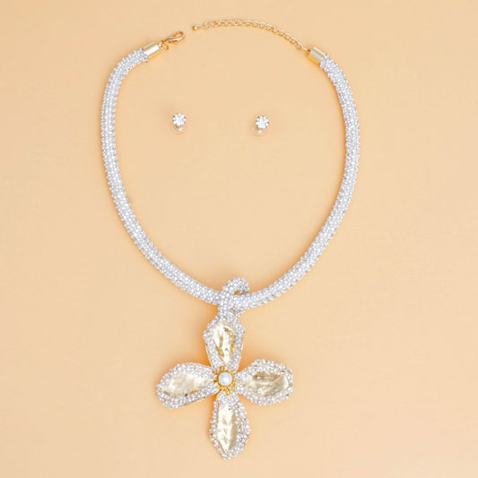Pendant White Pearl Encrusted Gold Flower Necklace