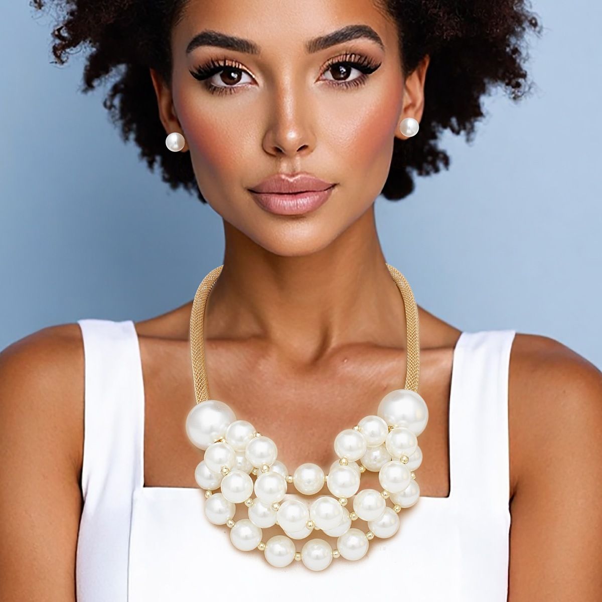 Bib Modern-Meets-Classic Cream Pearl Necklace