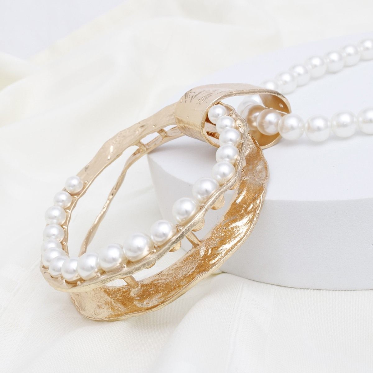Pendant Sculpted Gold Ring Cream Pearl Necklace