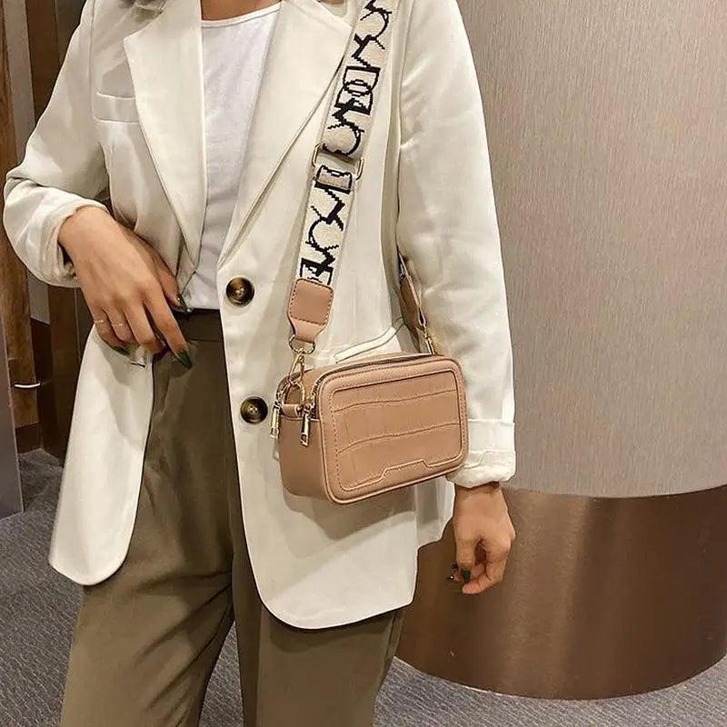 Retro Waist Bag PU Leather Fanny Pack Purse Leather with Gold Chain Strap Stylish Waist Pack Women Belt Bag Multifunctional Chest Bag